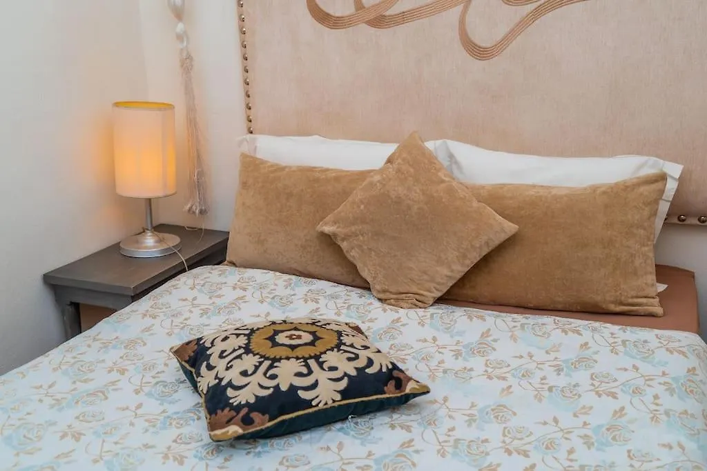 Riad 3 Chambres - Petit Dejeuner Gratuit - Top Position Marrakesh 0*,  Morocco